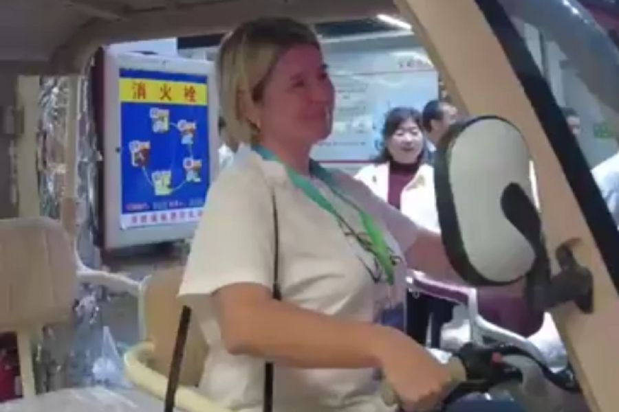 视频丨国际采购商“偏幸”电动三轮车