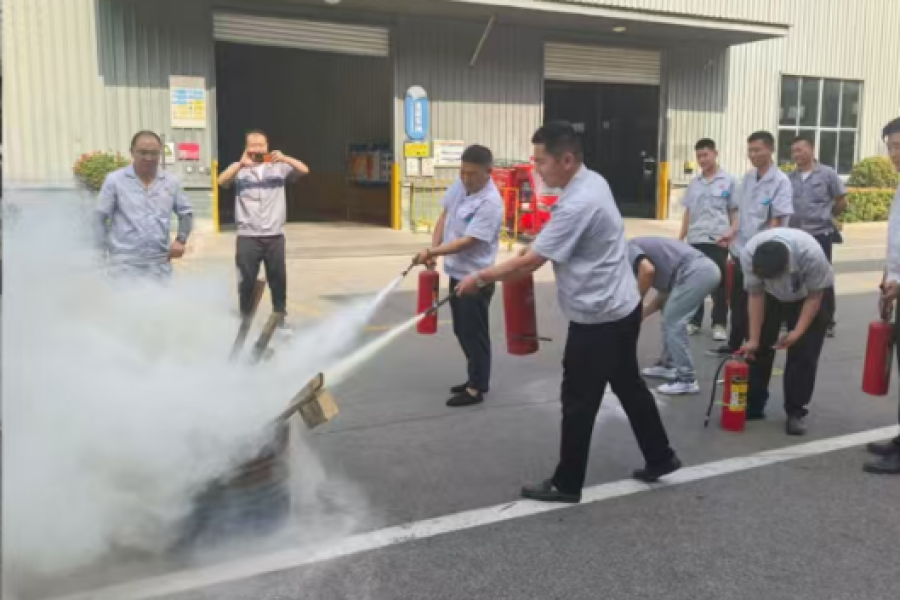 集团以“清静生产月”活动为契机，，，推动清静治理从阶段性活动向常态化、、、精准化管控转型