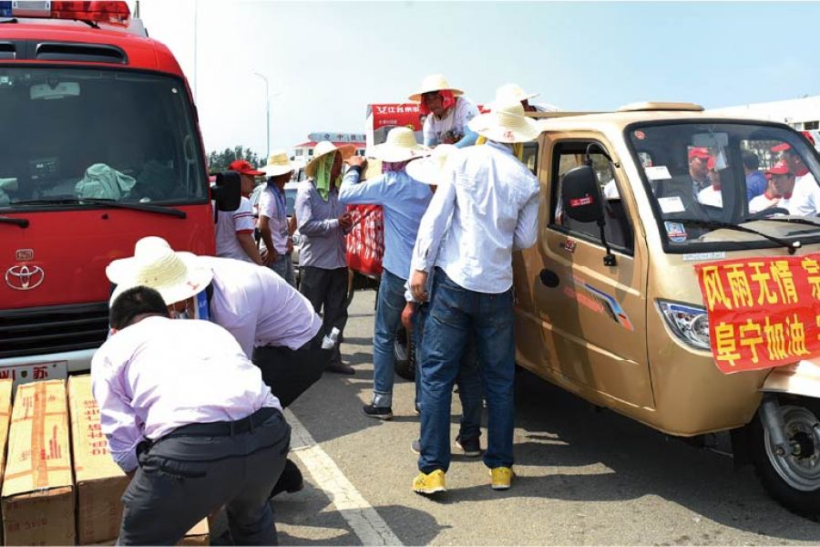 自觉向灾区慰问